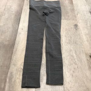 BLANQI sport support Hipster Cuffed Leggings